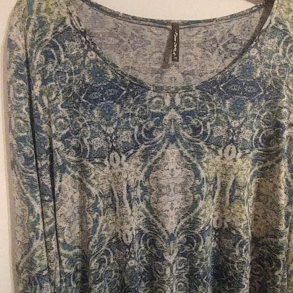 Sweet Clarity Blouse - Picture 2 of 2